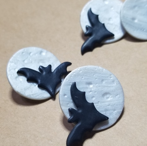 Moon & bat polymer clay earrings - Picture 3 of 5
